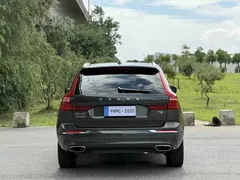 2021 Volvo XC60 4WD Luxury — фото 18