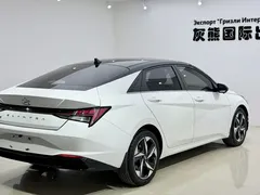 2022 Hyundai Elantra 1.5L CVT LUX Premium, белый — фото 4