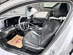 2022 Hyundai Elantra 1.5L CVT LUX Premium, белый — фото 7