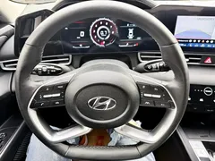 2022 Hyundai Elantra 1.5L CVT LUX Premium, белый — фото 10