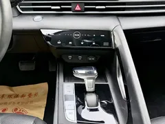2022 Hyundai Elantra 1.5L CVT LUX Premium, белый — фото 12