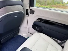 2025 Zeekr 9X Ultra 70kWh 6-seat, белый — фото 15