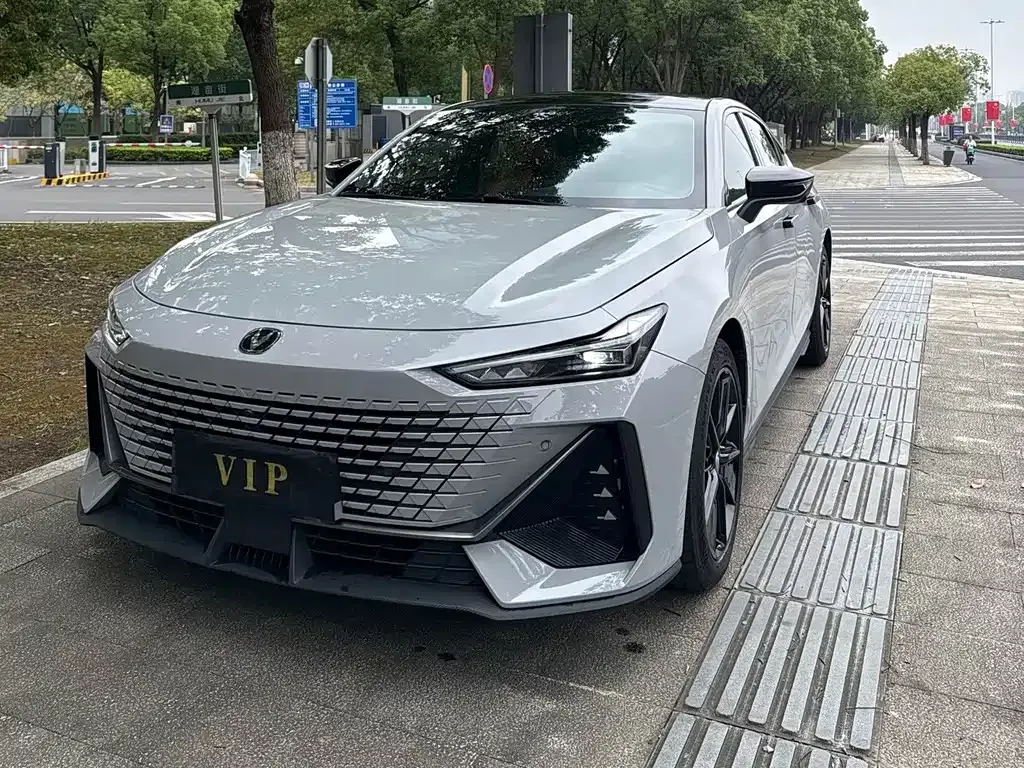 2022 Changan UNI-V 1.5T Premium