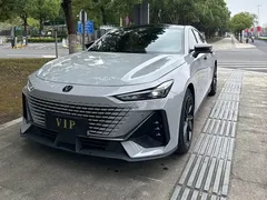 2022 Changan UNI-V 1.5T Premium — фото 1