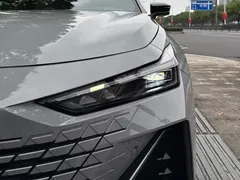 2022 Changan UNI-V 1.5T Premium — фото 9