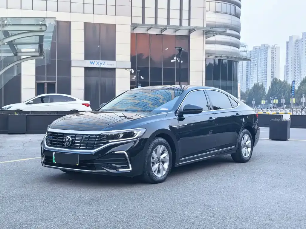 2022 Volkswagen Passat 430PHEV Business