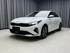 2023 Kia Cerato 1.5L CVT Luxury, белый — фото 1