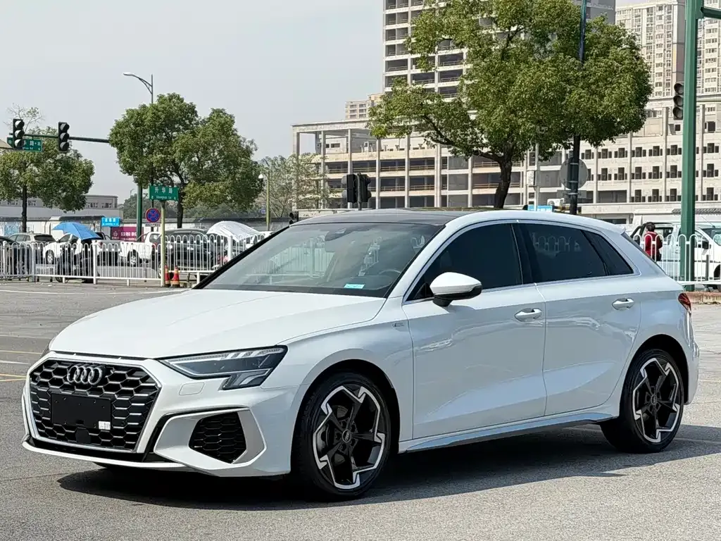 2023 Audi A3 Sportback 35 TFSI Luxury Sport