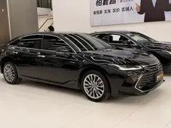 2022 Toyota Avalon Hybrid 2.5L XLE Premium, чёрный — фото 3
