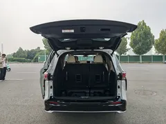 2023 Toyota Granvia 2.5L Hybrid Premium Plus, белый — фото 20