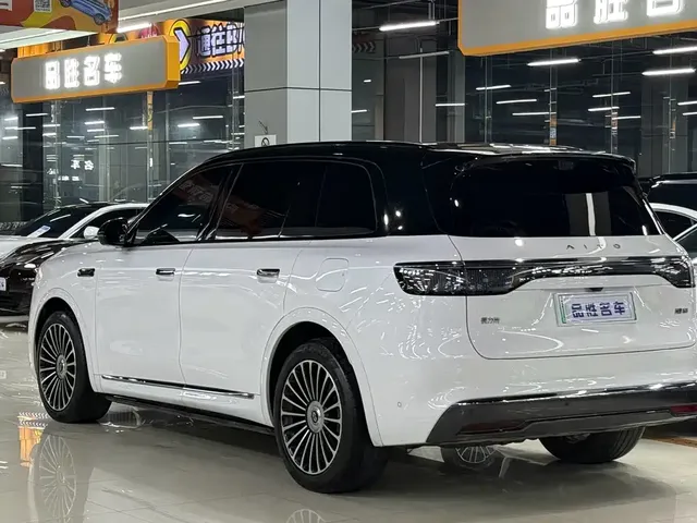 2025 Aito M8 EREV Ultra 53.4kWh 6-seat 192-line LiDAR