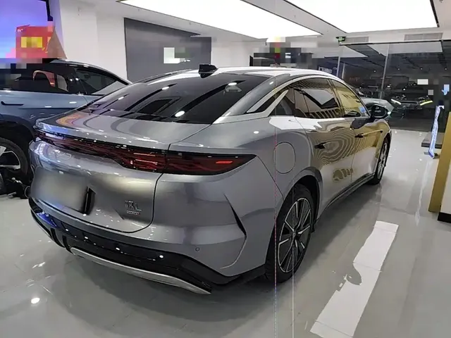 2025 BYD Han L DM-i PHEV 200km Lidar Flagship