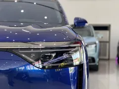 2025 Aito M8 EREV Ultra 53.4kWh 6-seat 896-line LiDAR, синий — фото 10