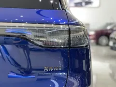 2025 Aito M8 EREV Ultra 53.4kWh 6-seat 896-line LiDAR, синий — фото 21