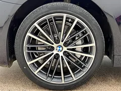 2022 BMW 5 Series 530Li Leading M Sport Package, чёрный — фото 6