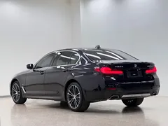 2022 BMW 5 Series 530Li Leading M Sport Package, чёрный — фото 28