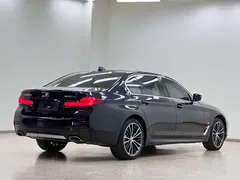 2022 BMW 5 Series 530Li Leading M Sport Package, чёрный — фото 30