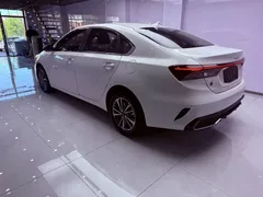 2023 Kia Cerato 1.5L CVT Luxury, белый — фото 4