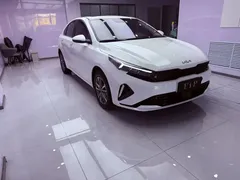 2023 Kia Cerato 1.5L CVT Luxury, белый — фото 5