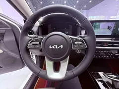 2023 Kia Cerato 1.5L CVT Luxury, белый — фото 11