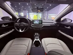 2023 Kia Cerato 1.5L CVT Luxury, белый — фото 14