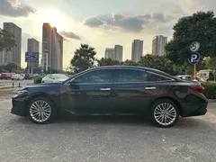 2019 Toyota Avalon Hybrid 2.5L XLE Premium, чёрный — фото 3