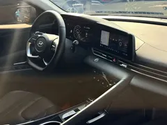 2021 Hyundai Elantra 1.5L CVT LUX Premium — фото 11