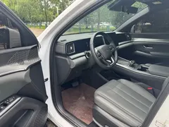 2025 BYD Song Pro 2nd Gen Smart Driving DM-i PHEV 75km Leading, белый — фото 5
