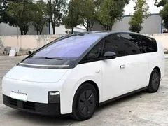 2025 Li Auto MEGA Ultra Smart Refresh, белый — фото 1