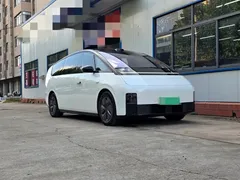 2025 Li Auto MEGA Ultra Smart Refresh, белый — фото 2