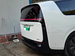 2025 Li Auto MEGA Ultra Smart Refresh, белый — фото 4