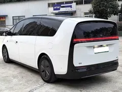 2025 Li Auto MEGA Ultra Smart Refresh, белый — фото 5