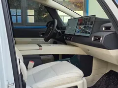 2025 Li Auto MEGA Ultra Smart Refresh, белый — фото 12
