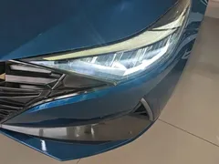 2021 Hyundai Elantra 240TGDi DCT LUX Premium, синий — фото 24