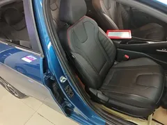 2021 Hyundai Elantra 240TGDi DCT LUX Premium, синий — фото 25