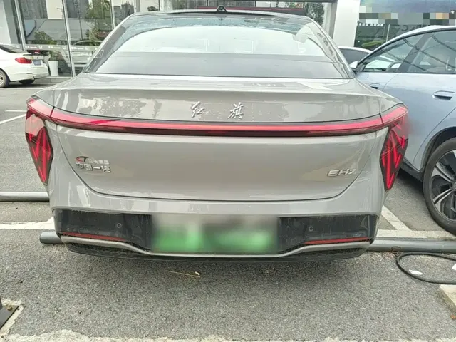 2025 Hongqi EH7 640 4WD