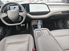 2025 Hongqi EH7 640 4WD — фото 10