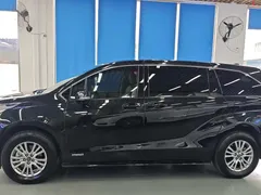 2021 Toyota Sienna 2.5L Hybrid Comfort, чёрный — фото 4