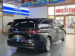 2021 Toyota Sienna 2.5L Hybrid Comfort, чёрный — фото 19