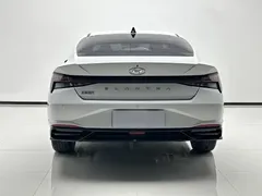 2022 Hyundai Elantra 1.5L CVT LUX Premium, белый — фото 4