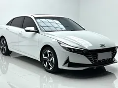 2022 Hyundai Elantra 1.5L CVT LUX Premium, белый — фото 5