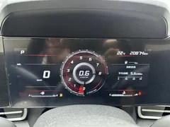 2022 Hyundai Elantra 1.5L CVT LUX Premium, белый — фото 10