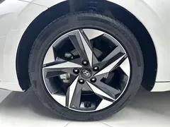 2022 Hyundai Elantra 1.5L CVT LUX Premium, белый — фото 15