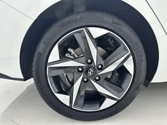 2022 Hyundai Elantra 1.5L CVT LUX Premium, белый — фото 16