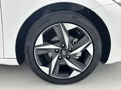 2022 Hyundai Elantra 1.5L CVT LUX Premium, белый — фото 17