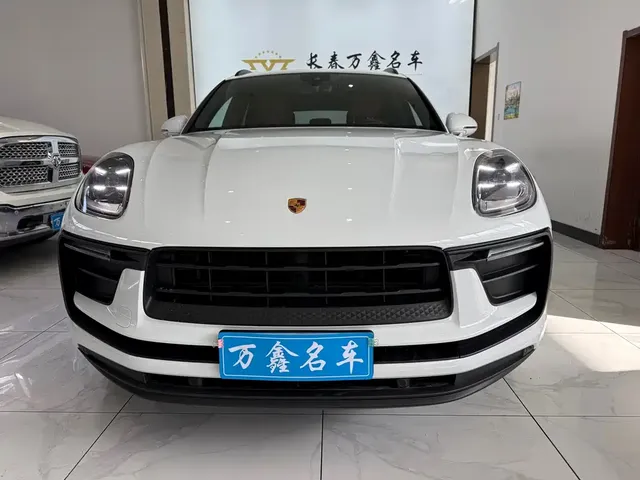 2022 Porsche Macan 2.0T