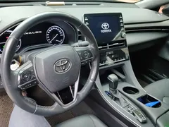 2019 Toyota Avalon Hybrid 2.5L Luxury, чёрный — фото 12
