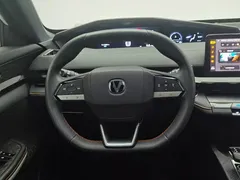 2023 Changan UNI-V 1.5T Premium, белый — фото 11