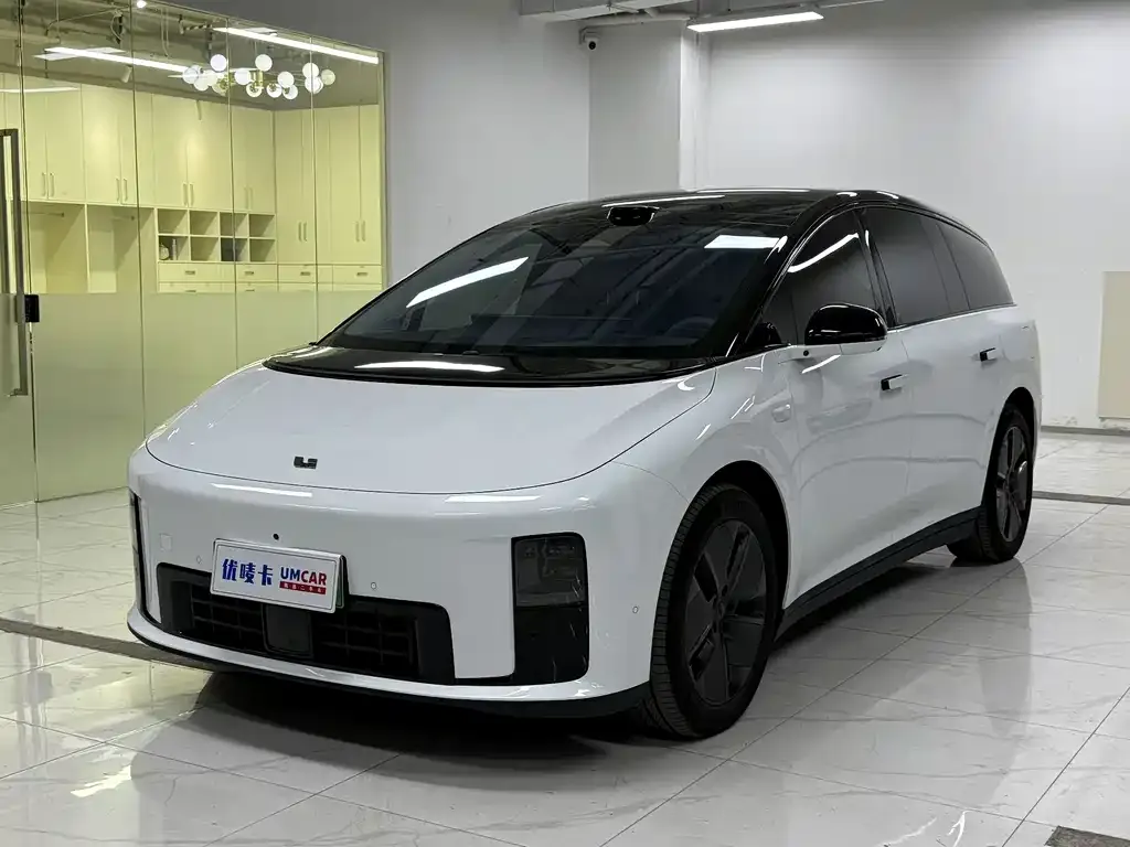 2025 Li Auto i8 Standard