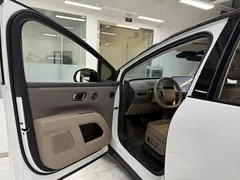 2025 Li Auto i8 Standard, белый — фото 8